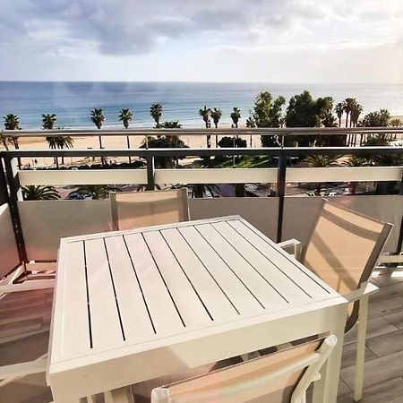 Fantastic Sea View On The Beach Салоу Екстериор снимка