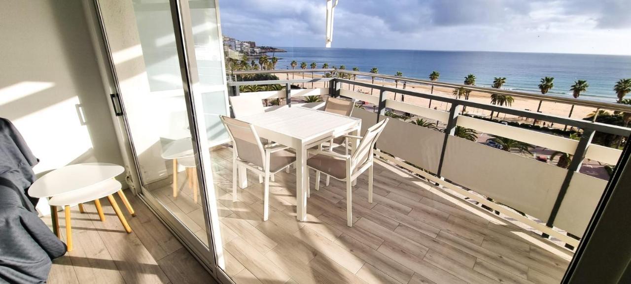 Fantastic Sea View On The Beach Салоу Екстериор снимка